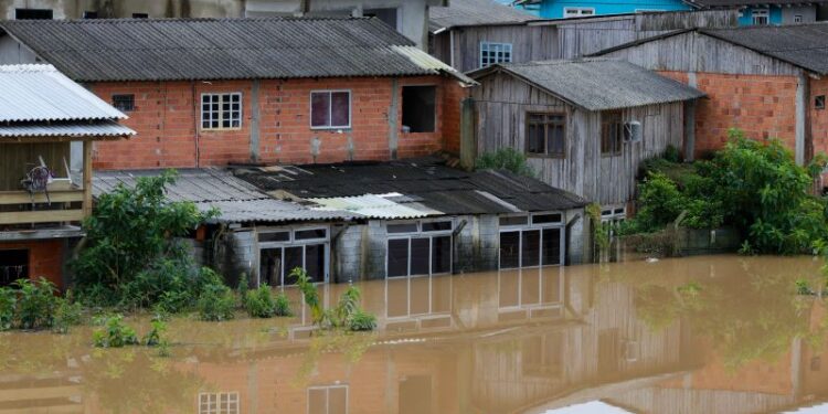 Santa Catarina tem 144 municípios com registro de ocorrências em função das chuvas