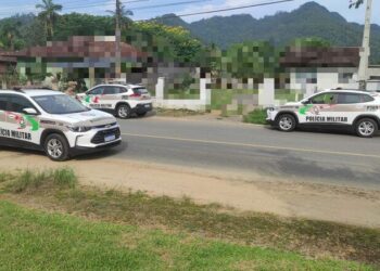 [Vídeo] Denúncia de furto de energia acaba em homem preso e veículo furtado recuperado em Jaraguá do Sul