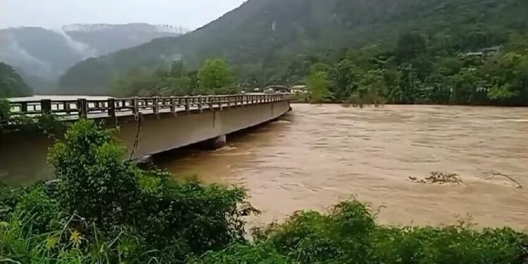 Ponte que liga Ibirama a Apiúna na BR-470 é totalmente bloqueada