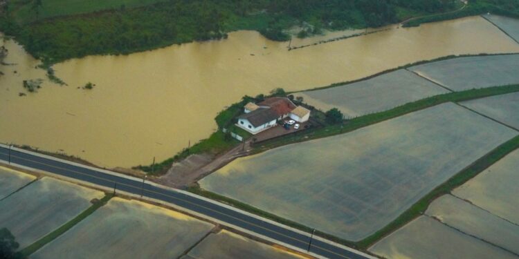 [Chuva] Mais de 60 municípios catarinenses estão em situação de emergência