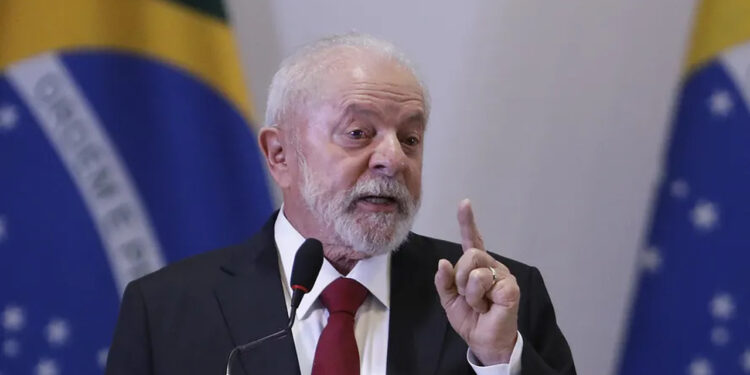 Após reunião sobre cheias, Lula confirma que vem para Santa Catarina