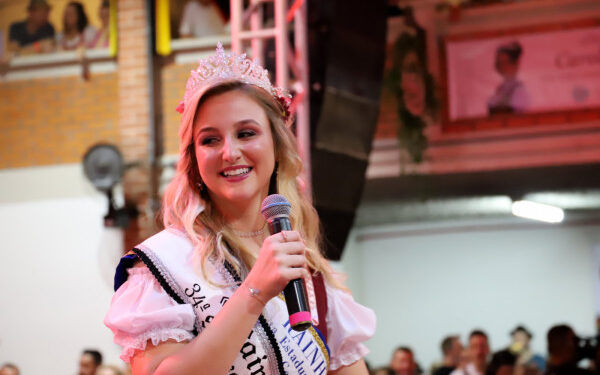 [Fotos] Júlia Mohr Ewald é eleita rainha da 34ª Schützenfest