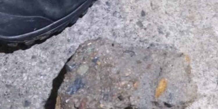 Homem joga garrafas e xinga policiais de “vermes” em Guaramirim