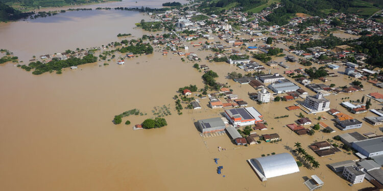 Chuvas em SC: 71 municípios estão em situação de emergência e quase 6 mil pessoas desabrigadas