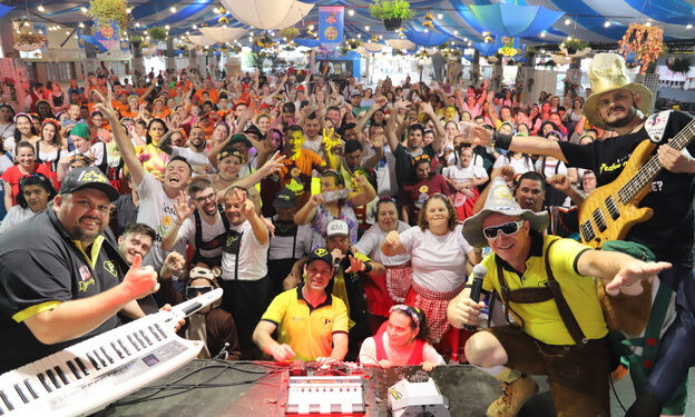 [Fotos] Alunos da Apae esperam o ano todo para curtir a Schützenfest