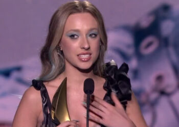 [Vídeo] Cantora schroedense Isa Buzzi vence a categoria “Brasil” no Prêmio Multishow