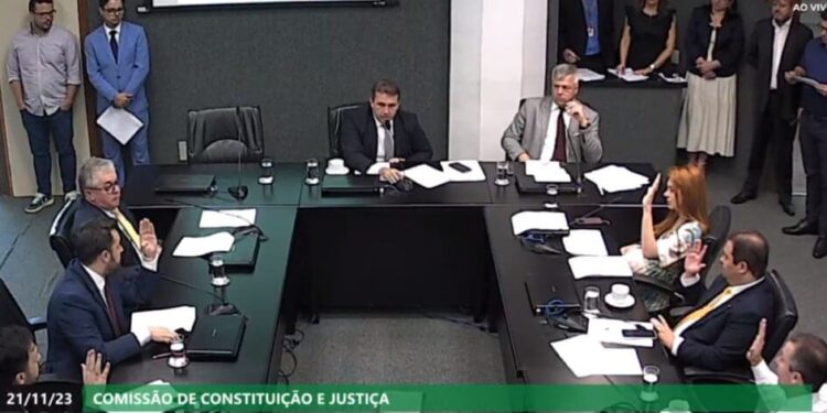 Deputados de SC rejeitam cotas raciais em concursos públicos
