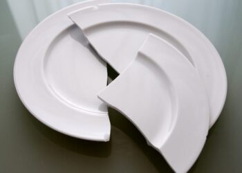 Homem morre após ser atingido por prato em SC