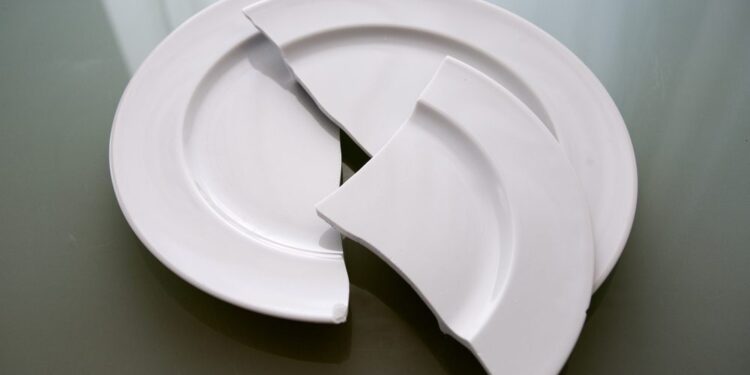 Homem morre após ser atingido por prato em SC