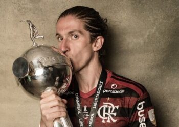 Jaraguaense Filipe Luís anuncia aposentadoria do futebol