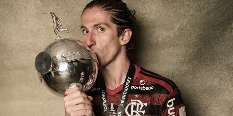 Jaraguaense Filipe Luís anuncia aposentadoria do futebol