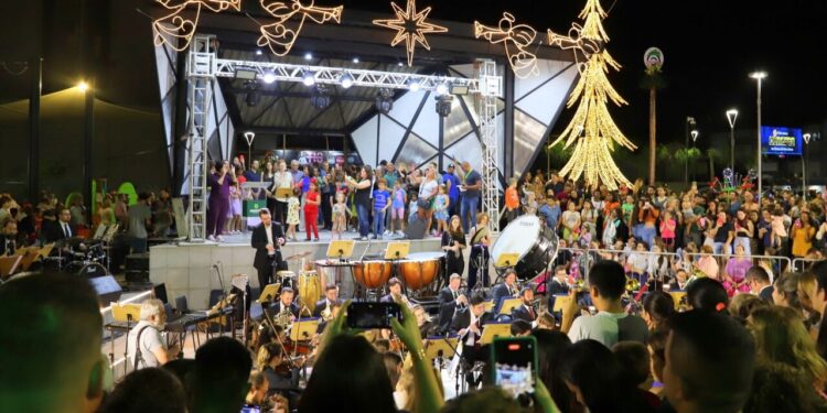 Acendimento das luzes natalinas encanta o público em Jaraguá do Sul