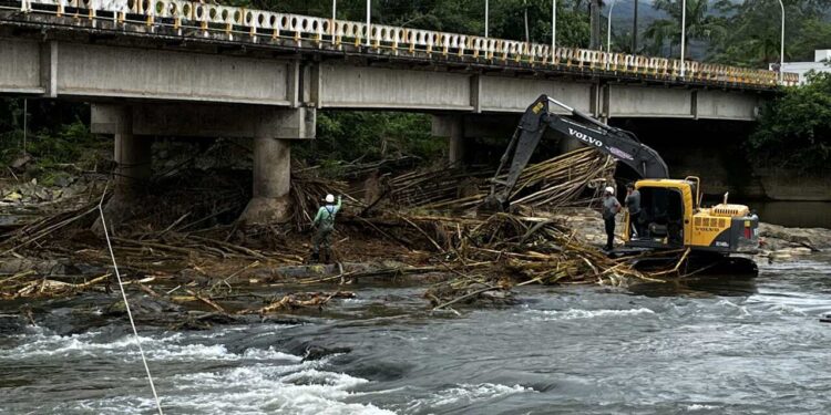 Defesa Civil inicia remoção de entulhos das pontes de Jaraguá do Sul