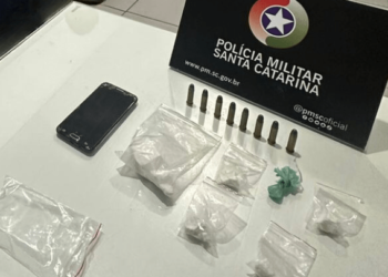 Três homens são detidos por tráfico de drogas e posse irregular de munição em Jaraguá do Sul