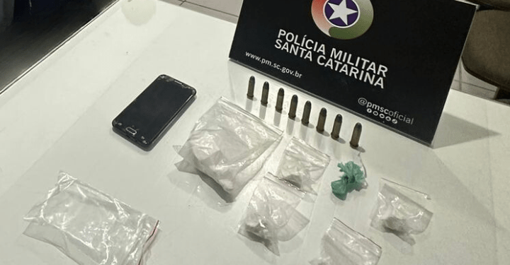 Três homens são detidos por tráfico de drogas e posse irregular de munição em Jaraguá do Sul