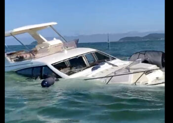 [Vídeo] Iate afunda em São Francisco do Sul