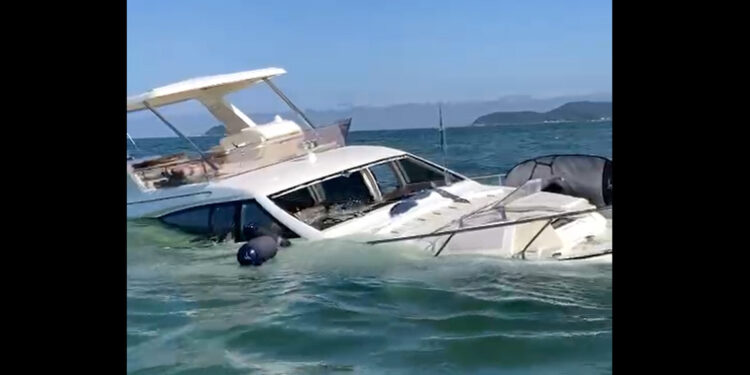 [Vídeo] Iate afunda em São Francisco do Sul