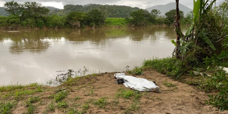 Mulher morre após cair no Rio Itapocu em Jaraguá do Sul