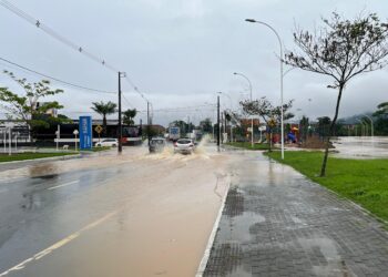 [Vídeo] Via Verde é interditada após rio Itapocu passar dos 5 metros em Jaraguá do Sul