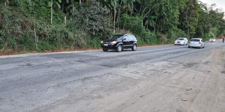 Lombadas na SC-108, em Guaramirim, são removidas