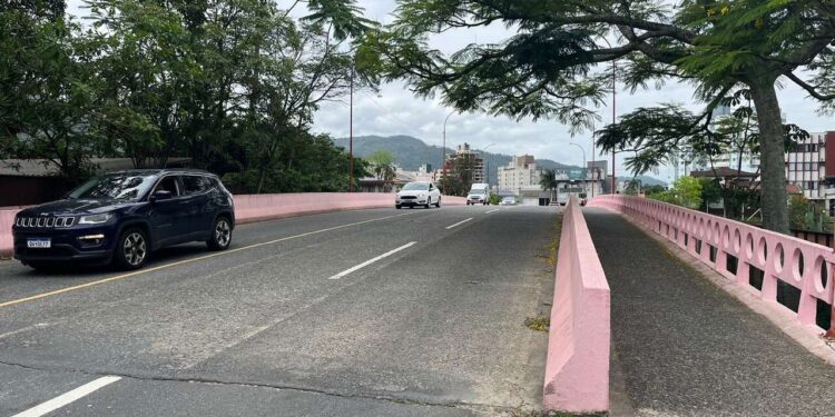 Ponte da Rede Feminina, em Jaraguá, interditada parcialmente a partir de hoje (07)