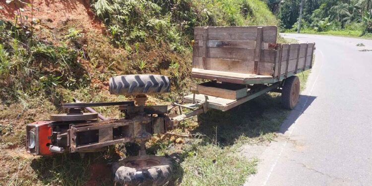 Idoso fica ferido após tobata capotar em Jaraguá do Sul