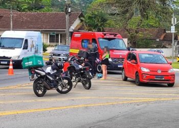 Motociclista fica ferida após colisão em Jaraguá do Sul
