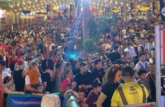 [Vídeo] Schützenfest reúne mais de 24 mil pessoas neste sábado (11)