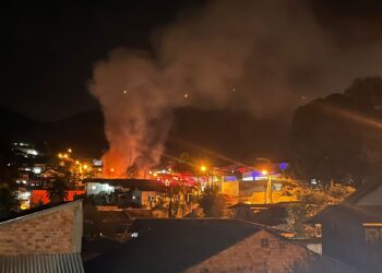 [Vídeo] Incêndio atinge residência em Jaraguá do Sul