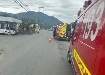 Idoso fica ferido após acidente entre bicicleta e moto em Schroeder