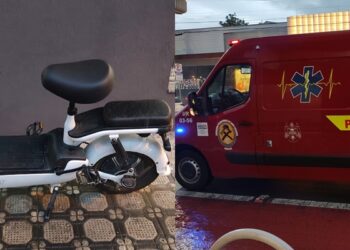 Adolescente fica ferida após colisão entre carro e bicicleta elétrica em Jaraguá