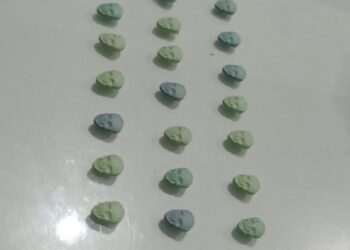 Adolescente é flagrado em festa rave com 45 comprimidos de ecstasy, em Jaraguá