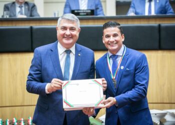 Empresário de Jaraguá do Sul recebe homenagem por sua contribuição a SC