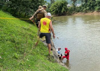 [Urgente] Bombeiros socorrem homem que caiu da ponte em Jaraguá do Sul