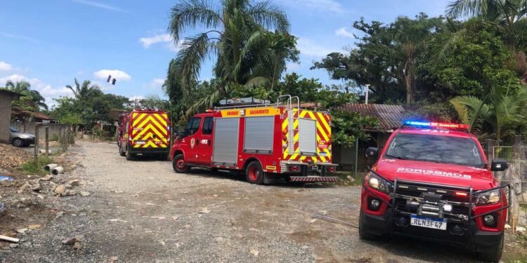[Urgente] Mãe e duas crianças morrem após casa pegar fogo em Joinville