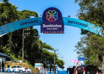 Bombinhas volta a cobrar taxa para visitantes entrarem na cidade