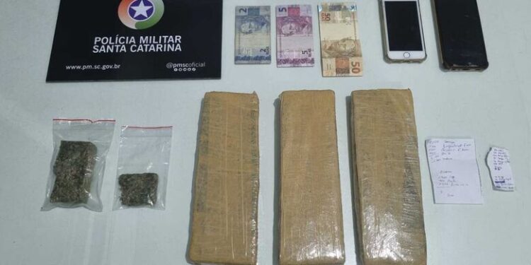 Duas mulheres são presas com quase 2 kg de maconha em Jaraguá do Sul