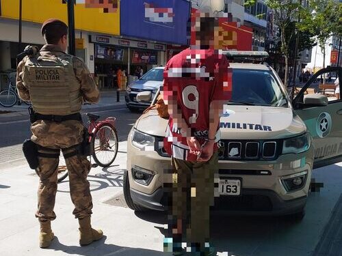 Homem tenta sair de padaria sem pagar e é detido em Jaraguá do Sul