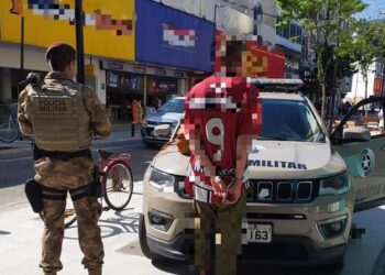 Homem tenta sair de padaria sem pagar e é detido em Jaraguá do Sul