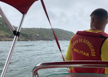 Bombeiros reiniciam buscas por morador de Jaraguá desaparecido no mar