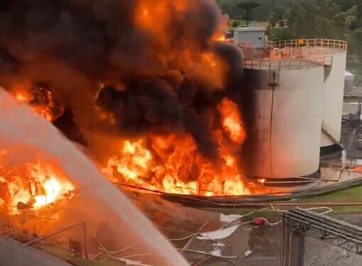 [Vídeo] Fumaça tóxica se espalha no Oeste de SC após incêndio em distribuidora de combustível