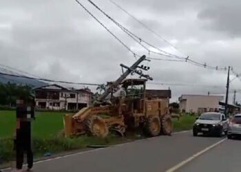 [Vídeo] Patrola bate em poste em Guaramirim