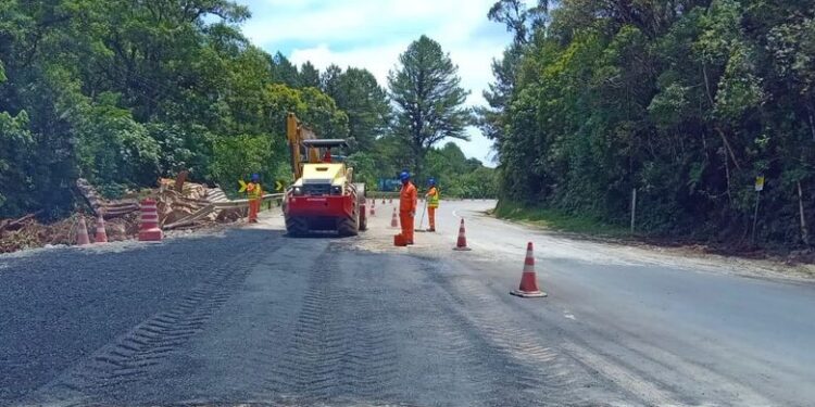[Fotos] Avançam as obras de recuperação da BR-280, na Serra de Corupá