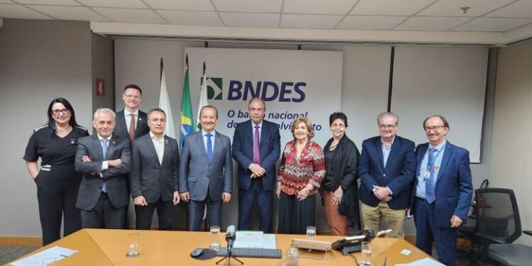 Governo de SC garante liberação de R$ 631 milhões de crédito junto ao BNDES para estradas