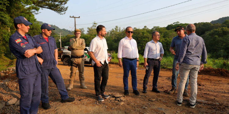 Governador visita cidades do Meio-Oeste afetadas pelas chuvas
