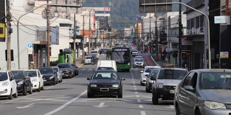 Multas de trânsito emitidas em Jaraguá do Sul terão até 40% de desconto