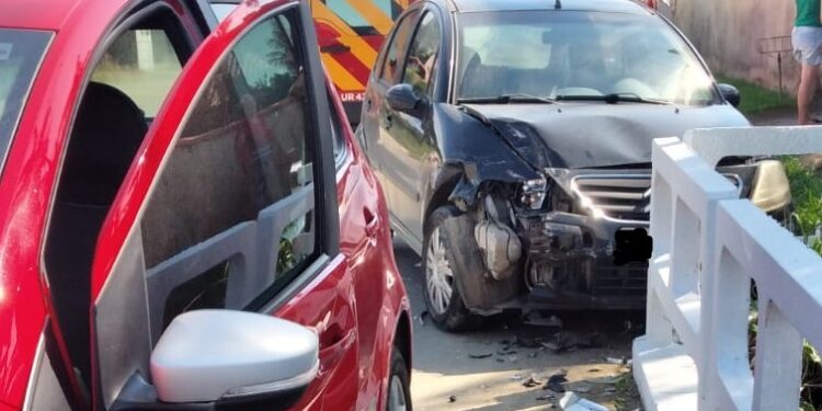 Três pessoas são conduzidas para UPA após acidente em Schroeder