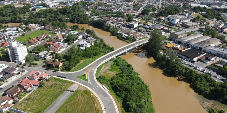 [Jaraguá] Binário do Amizade começa a ser implantado no fim de semana