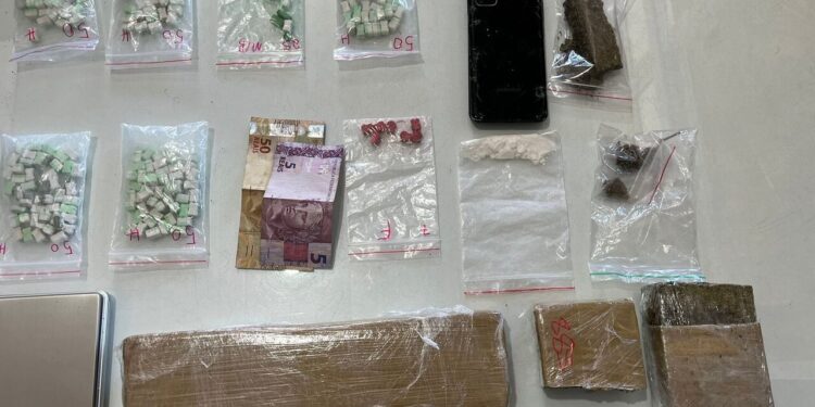 Em Jaraguá, traficante se entrega à polícia após descobrir que pai tem câncer