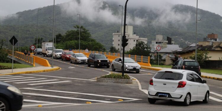 Diretoria de Trânsito orienta sobre tráfego no binário do Amizade, em Jaraguá do Sul
